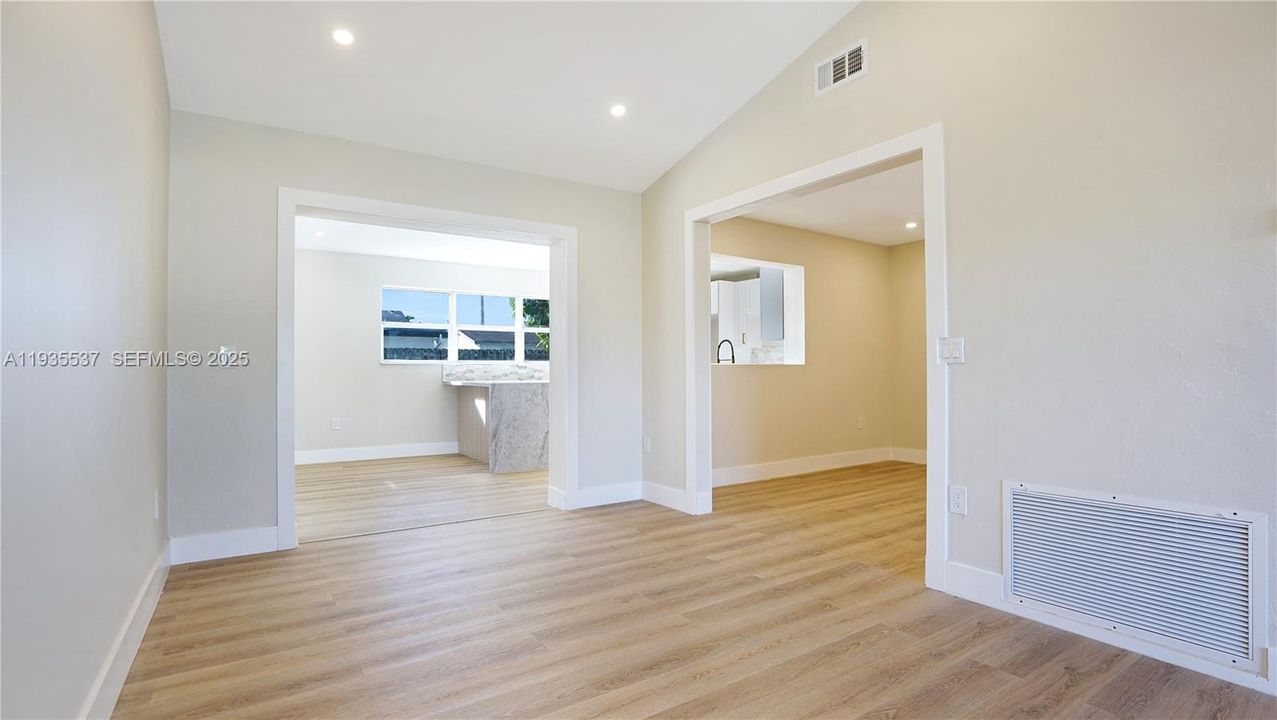 For Sale: $565,000 (3 beds, 2 baths, 1467 Square Feet)