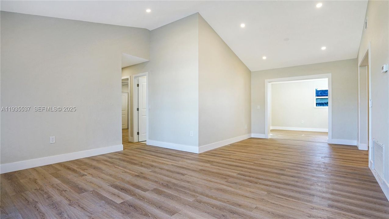 For Sale: $565,000 (3 beds, 2 baths, 1467 Square Feet)