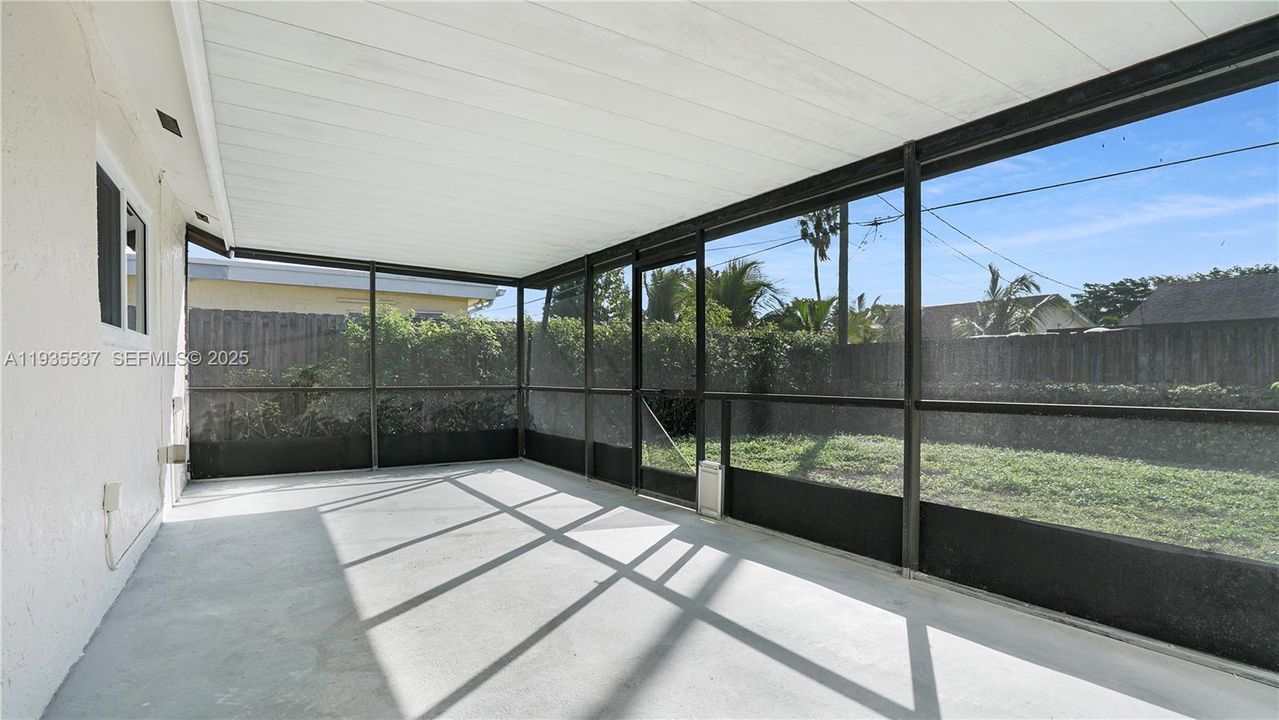 For Sale: $565,000 (3 beds, 2 baths, 1467 Square Feet)