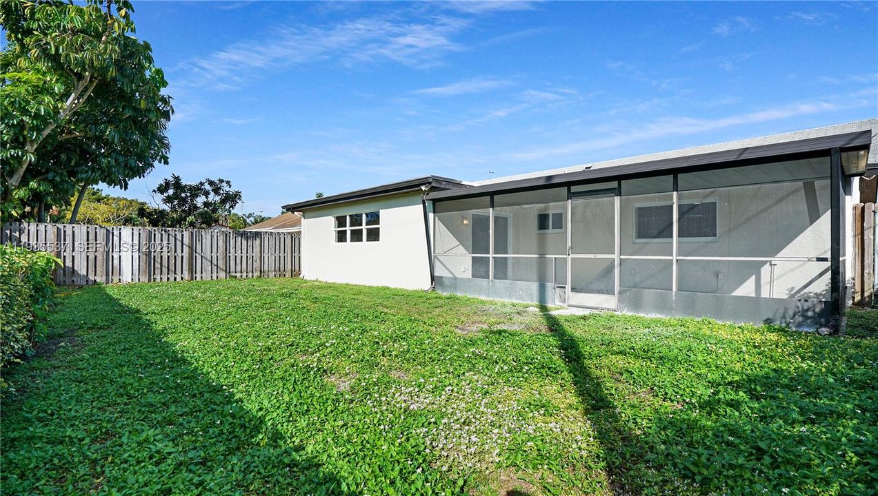 For Sale: $565,000 (3 beds, 2 baths, 1467 Square Feet)