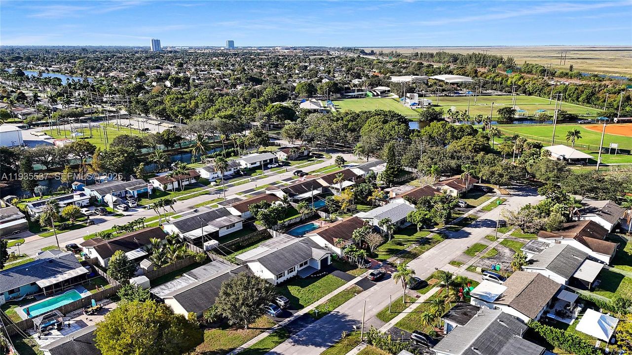 For Sale: $565,000 (3 beds, 2 baths, 1467 Square Feet)