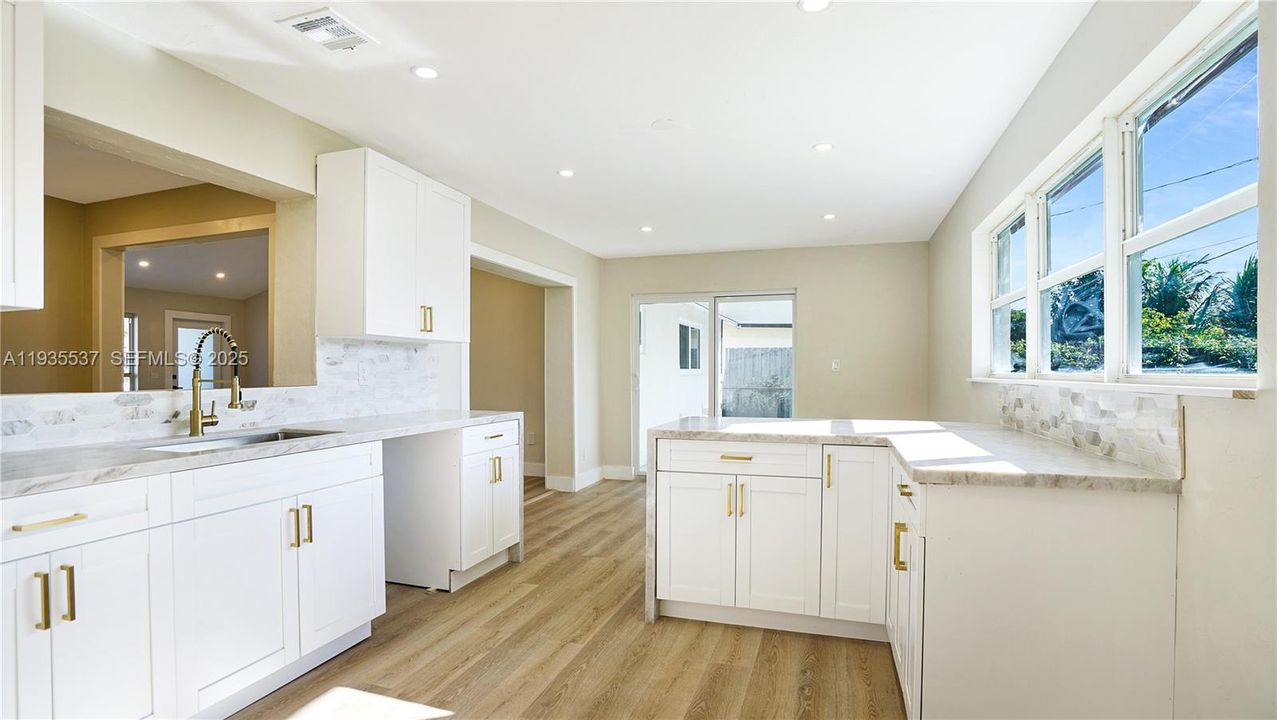 For Sale: $565,000 (3 beds, 2 baths, 1467 Square Feet)