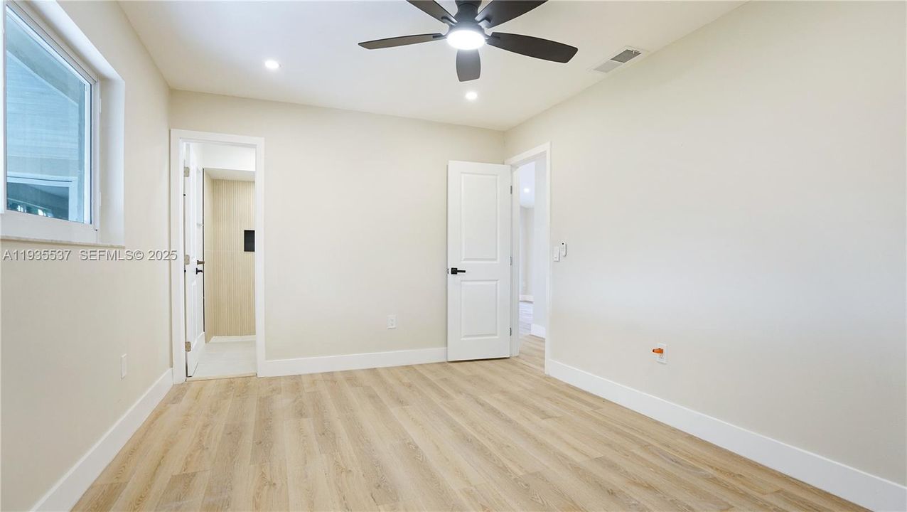 For Sale: $565,000 (3 beds, 2 baths, 1467 Square Feet)