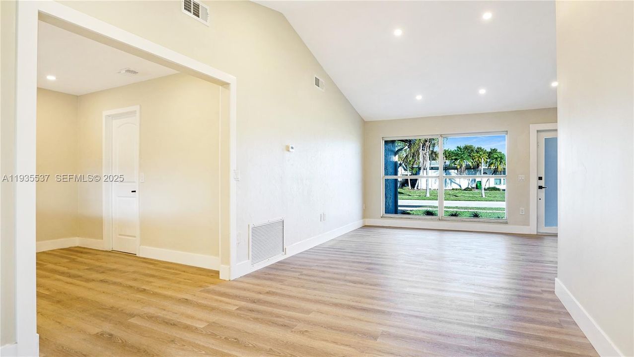 For Sale: $565,000 (3 beds, 2 baths, 1467 Square Feet)