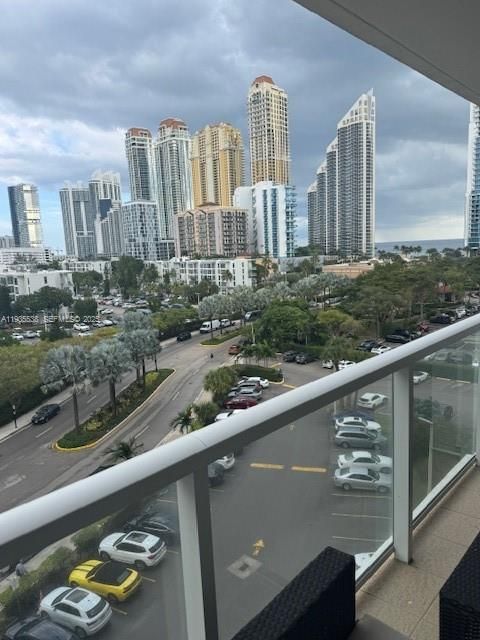 For Rent: $3,250 (2 beds, 2 baths, 1274 Square Feet)