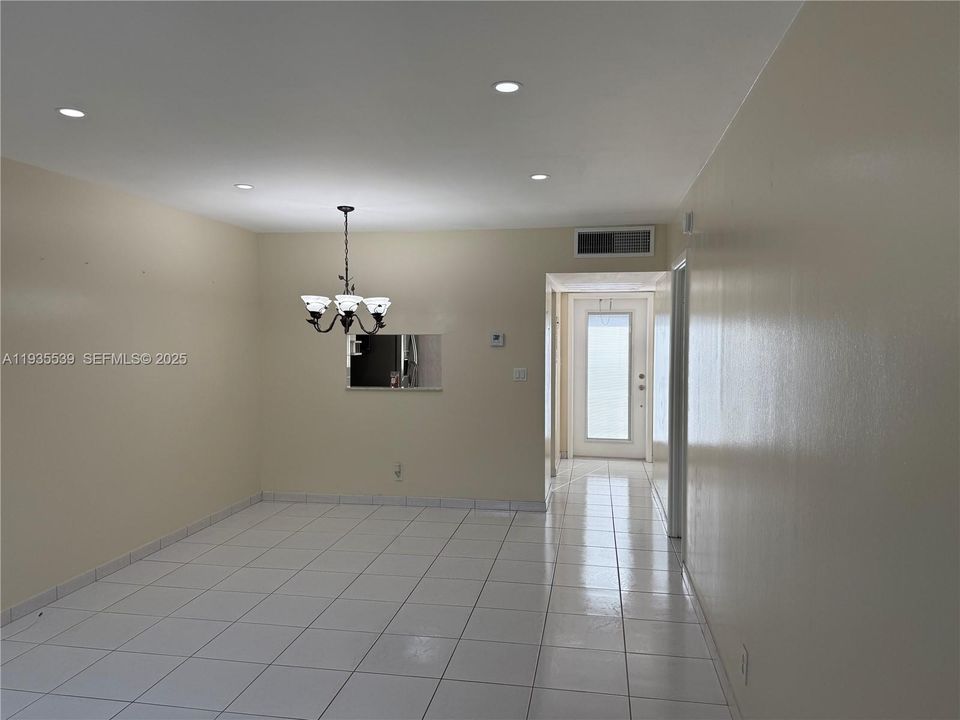 出租: $1,800 (1 贝兹, 1 浴室, 684 平方英尺)