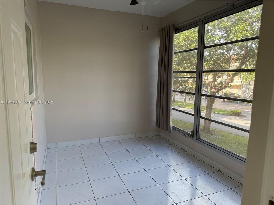 出租: $1,800 (1 贝兹, 1 浴室, 684 平方英尺)