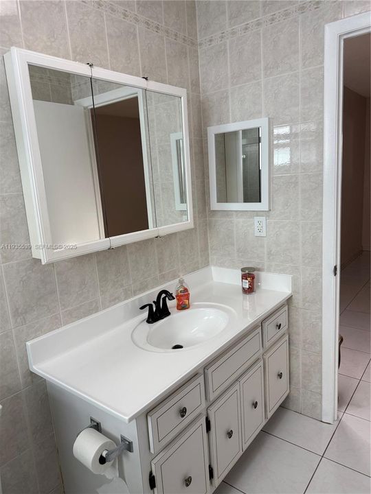 出租: $1,800 (1 贝兹, 1 浴室, 684 平方英尺)