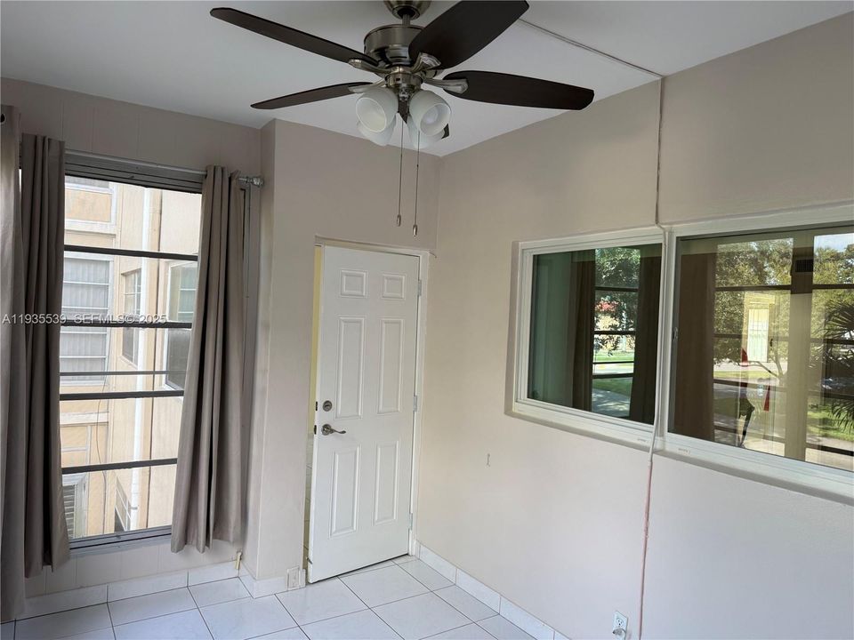 出租: $1,800 (1 贝兹, 1 浴室, 684 平方英尺)