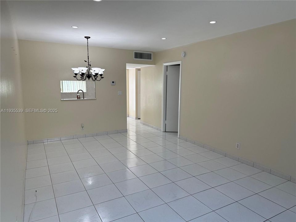 出租: $1,800 (1 贝兹, 1 浴室, 684 平方英尺)