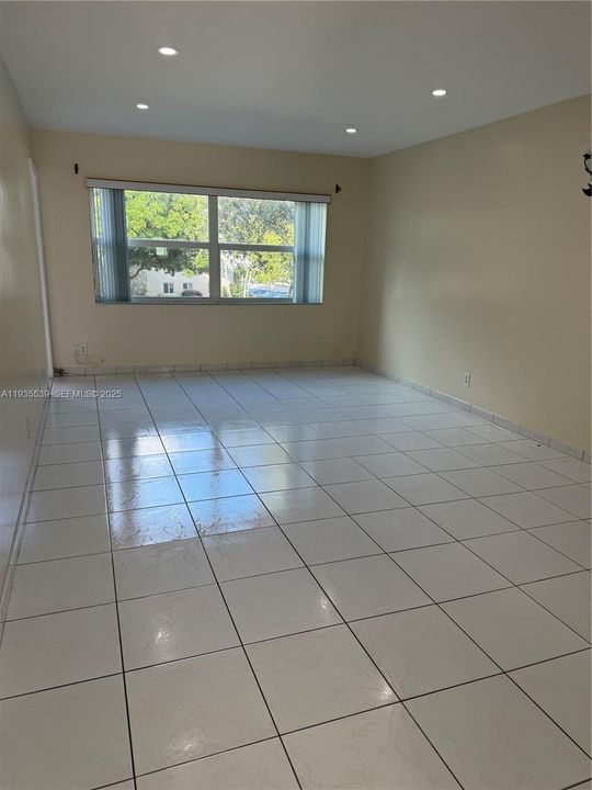 出租: $1,800 (1 贝兹, 1 浴室, 684 平方英尺)