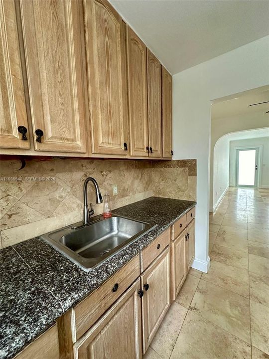 出租: $1,800 (0 贝兹, 1 浴室, 446 平方英尺)