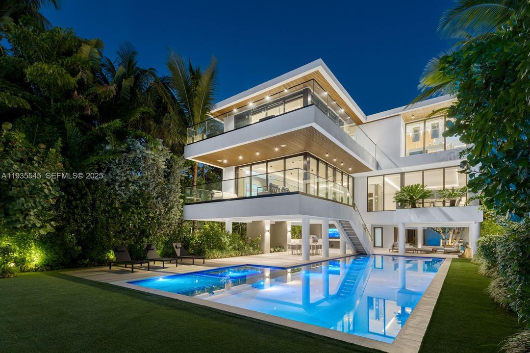 En Renta: $200,000 (6 camas, 7 baños, 5200 Pies cuadrados)