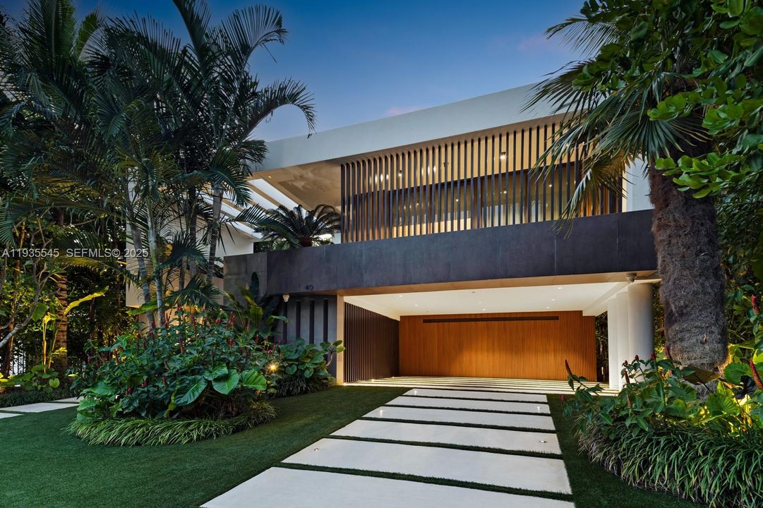 En Renta: $200,000 (6 camas, 7 baños, 5200 Pies cuadrados)