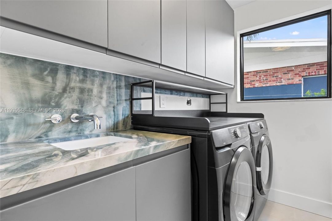 En Venta: $2,325,000 (4 camas, 3 baños, 2849 Pies cuadrados)