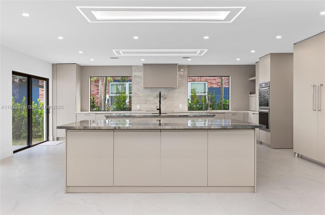 En Venta: $2,325,000 (4 camas, 3 baños, 2849 Pies cuadrados)