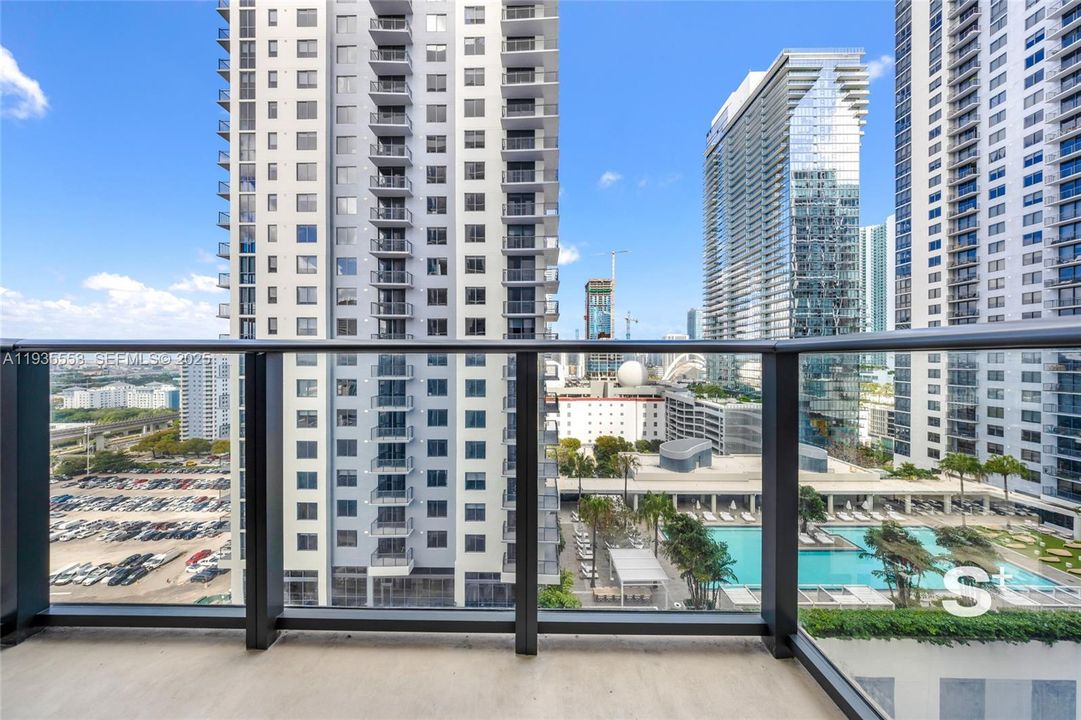 В аренду: $3,200 (1 спален, 1 ванн, 600 Квадратных фут)