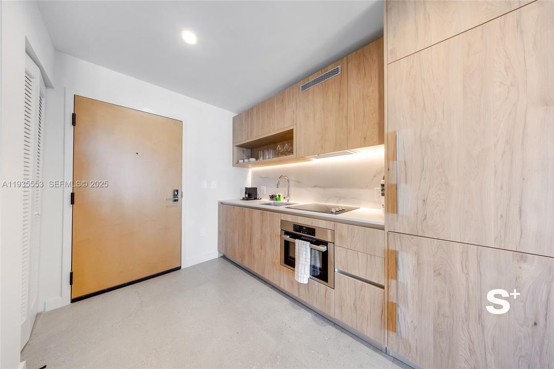 В аренду: $3,200 (1 спален, 1 ванн, 600 Квадратных фут)