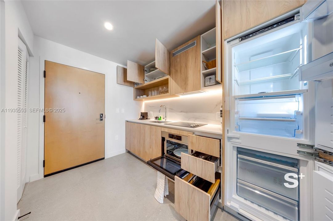 В аренду: $3,200 (1 спален, 1 ванн, 600 Квадратных фут)