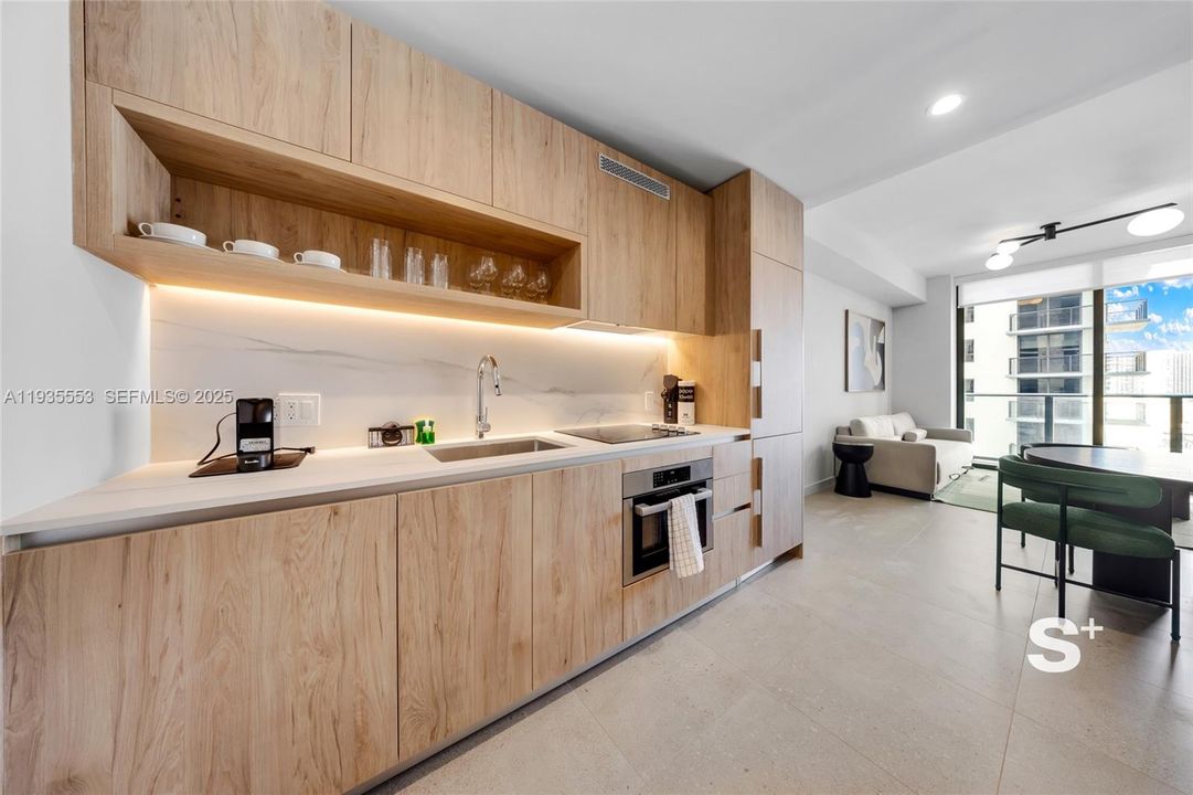 В аренду: $3,200 (1 спален, 1 ванн, 600 Квадратных фут)