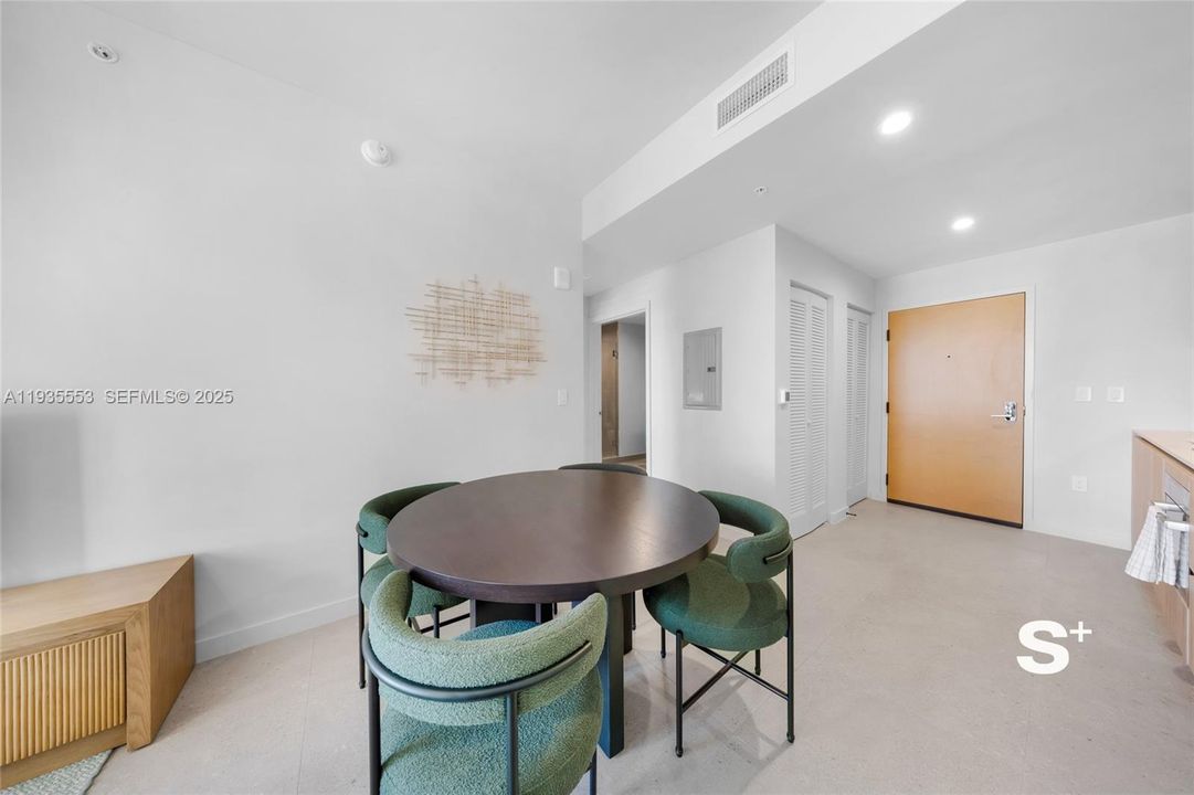 В аренду: $3,200 (1 спален, 1 ванн, 600 Квадратных фут)