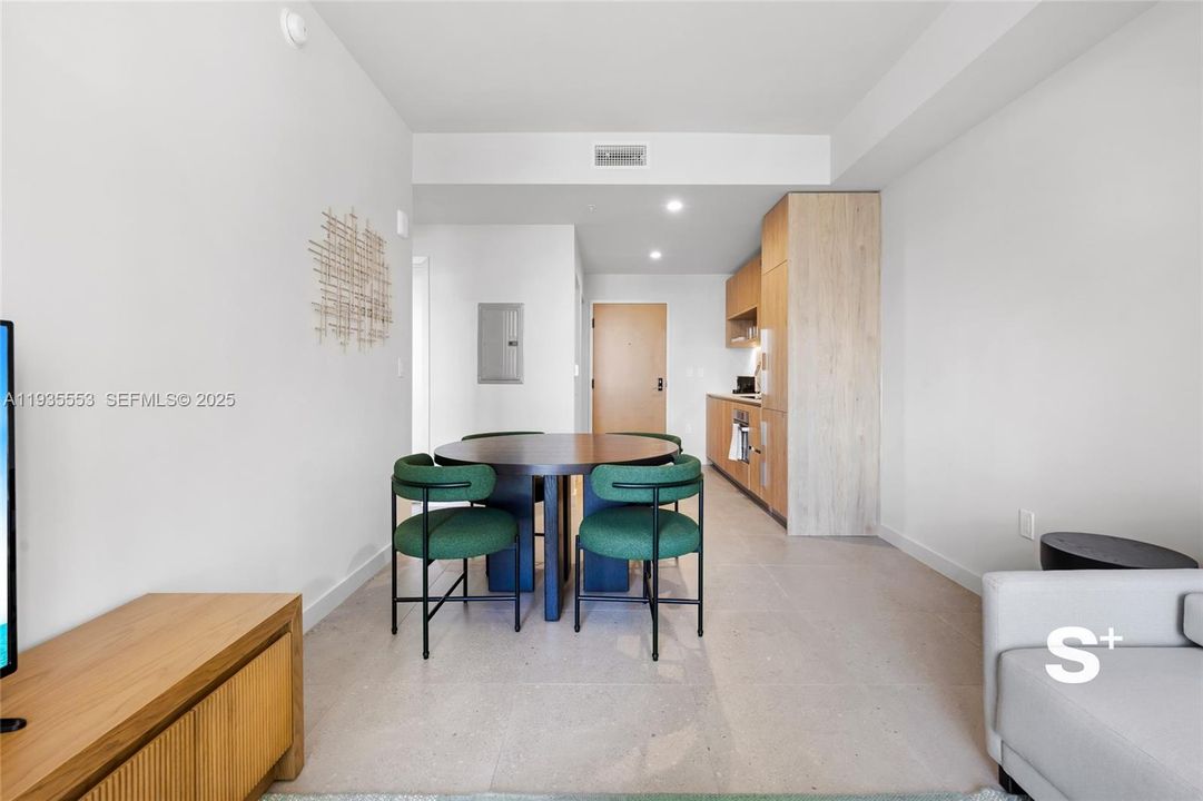 В аренду: $3,200 (1 спален, 1 ванн, 600 Квадратных фут)