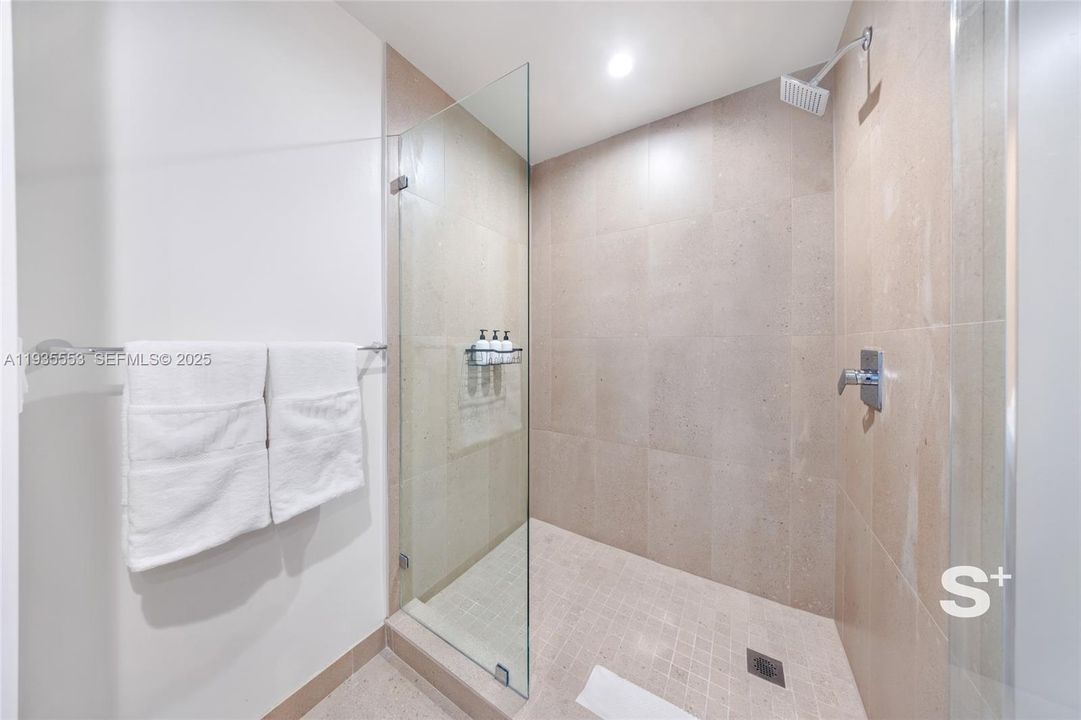 В аренду: $3,200 (1 спален, 1 ванн, 600 Квадратных фут)