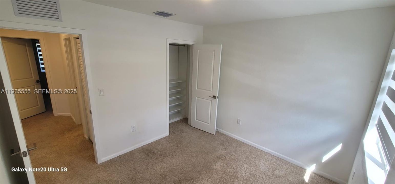 В аренду: $2,500 (3 спален, 2 ванн, 1302 Квадратных фут)