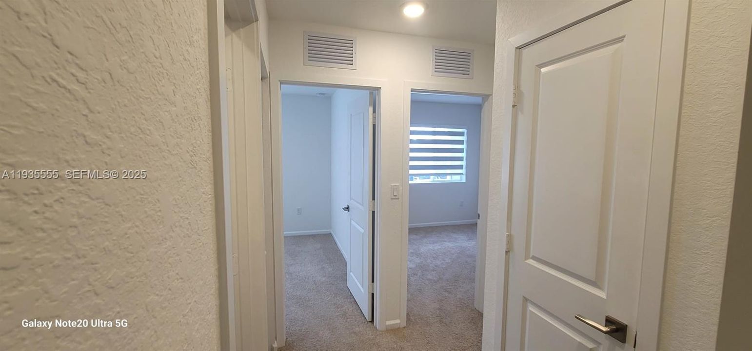 В аренду: $2,500 (3 спален, 2 ванн, 1302 Квадратных фут)