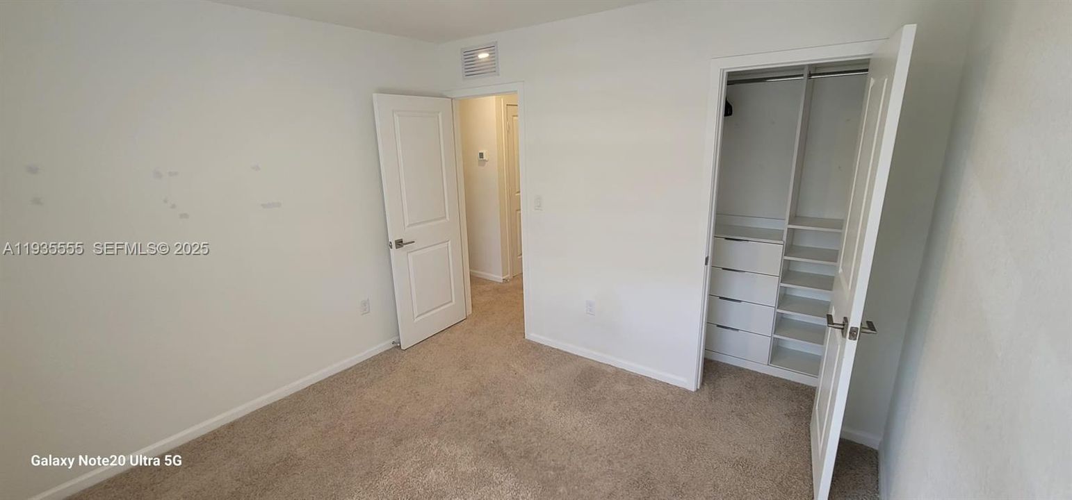 В аренду: $2,500 (3 спален, 2 ванн, 1302 Квадратных фут)