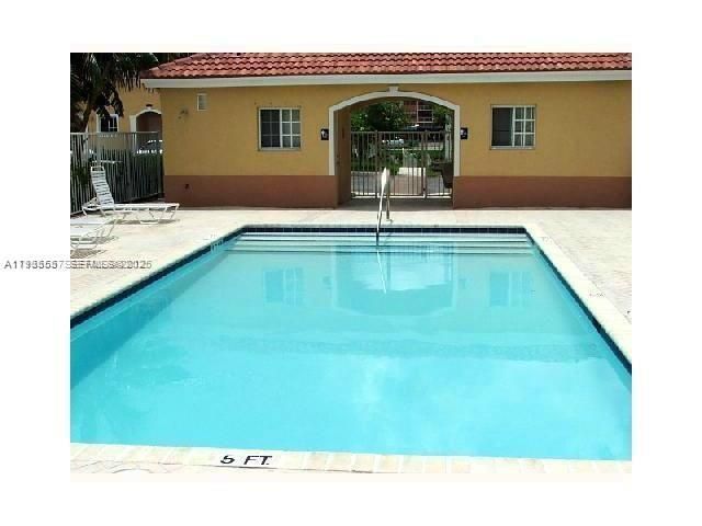 出租: $2,400 (3 贝兹, 2 浴室, 1123 平方英尺)