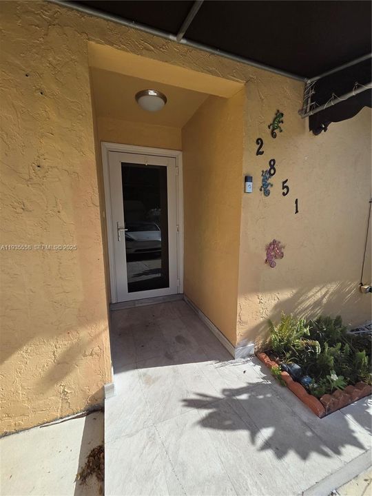 В аренду: $2,550 (3 спален, 2 ванн, 999 Квадратных фут)