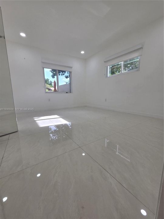 В аренду: $2,550 (3 спален, 2 ванн, 999 Квадратных фут)