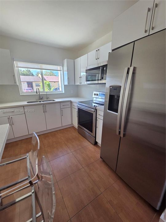 В аренду: $2,550 (3 спален, 2 ванн, 999 Квадратных фут)