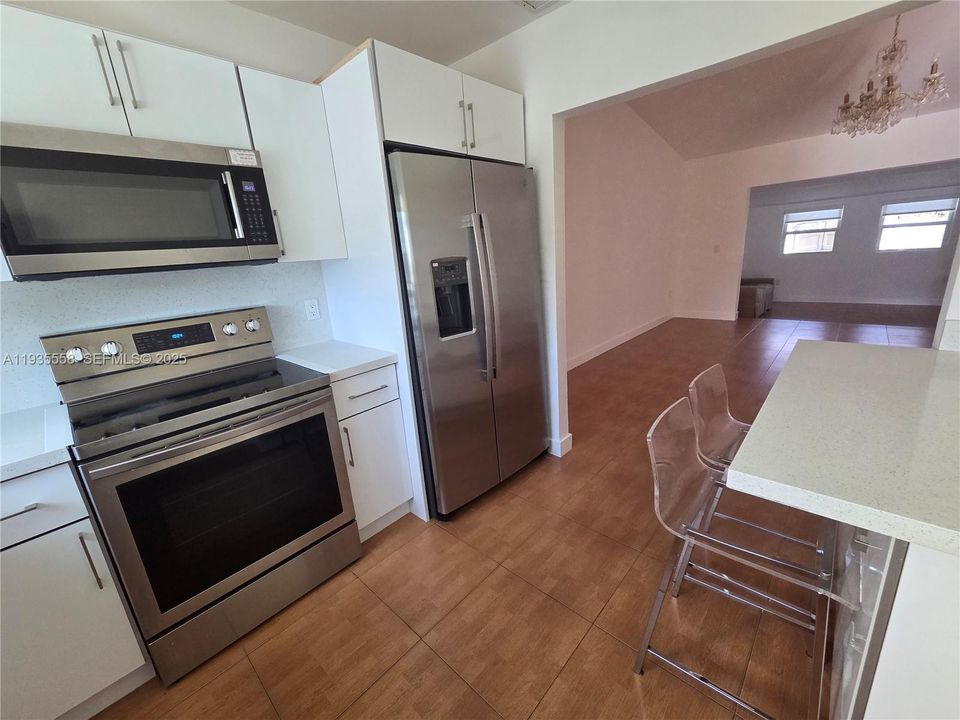 В аренду: $2,550 (3 спален, 2 ванн, 999 Квадратных фут)