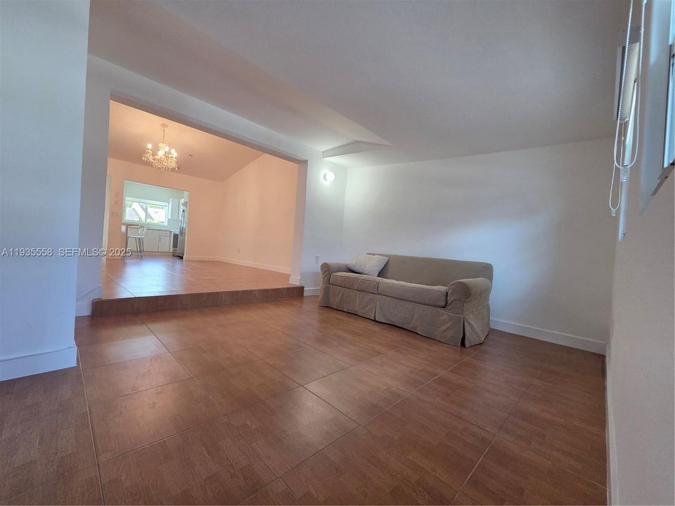 В аренду: $2,550 (3 спален, 2 ванн, 999 Квадратных фут)