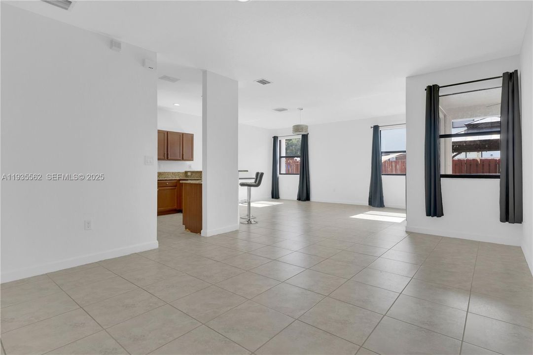 В аренду: $3,000 (3 спален, 2 ванн, 1741 Квадратных фут)