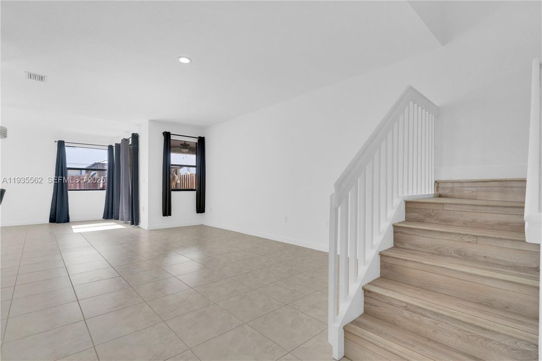 В аренду: $3,000 (3 спален, 2 ванн, 1741 Квадратных фут)