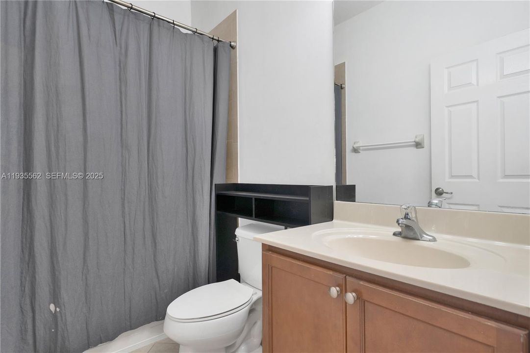 В аренду: $3,000 (3 спален, 2 ванн, 1741 Квадратных фут)