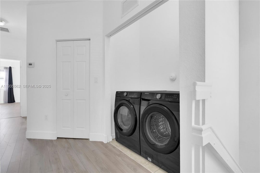 В аренду: $3,000 (3 спален, 2 ванн, 1741 Квадратных фут)