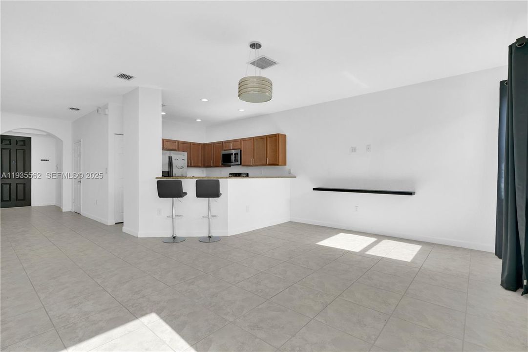 В аренду: $3,000 (3 спален, 2 ванн, 1741 Квадратных фут)