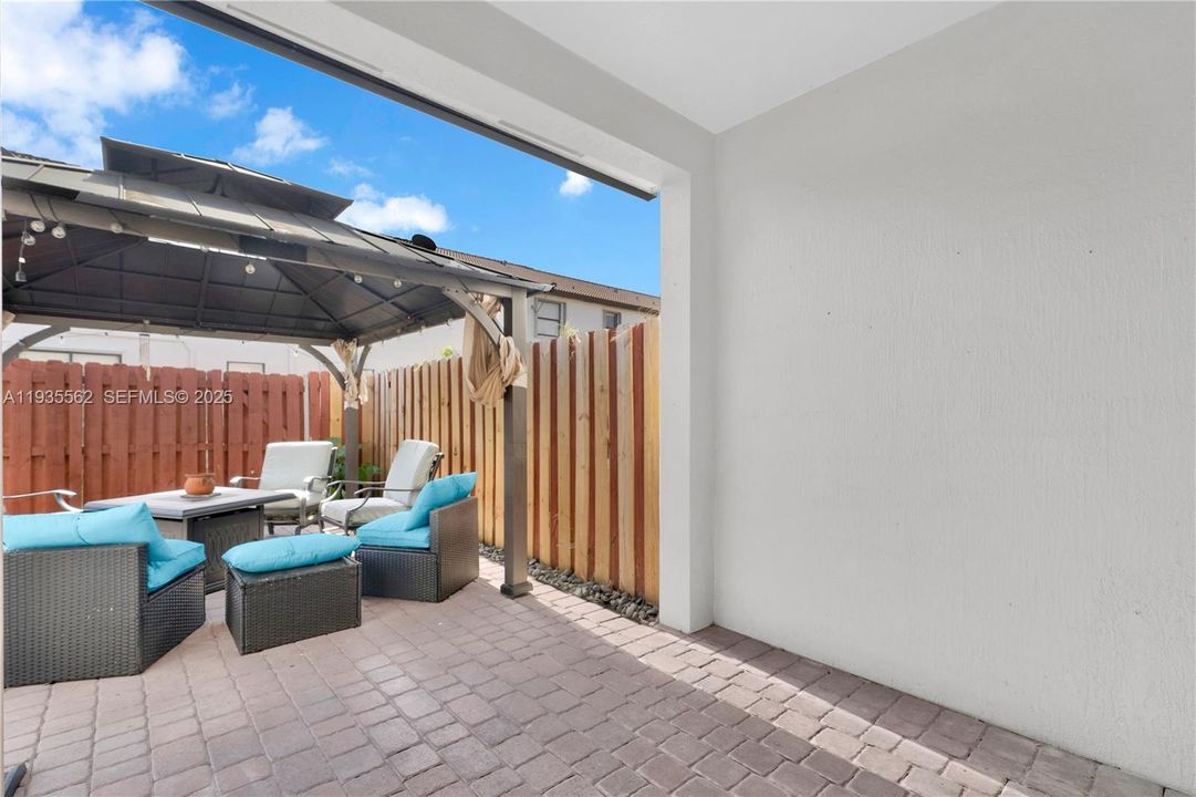 В аренду: $3,000 (3 спален, 2 ванн, 1741 Квадратных фут)