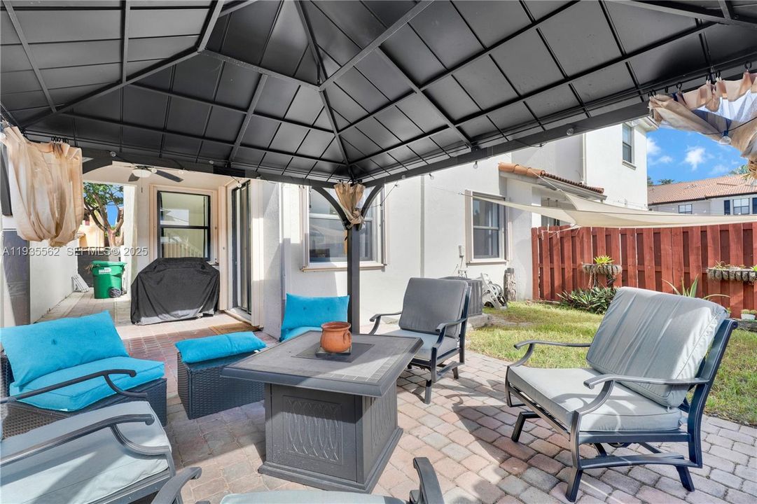 В аренду: $3,000 (3 спален, 2 ванн, 1741 Квадратных фут)