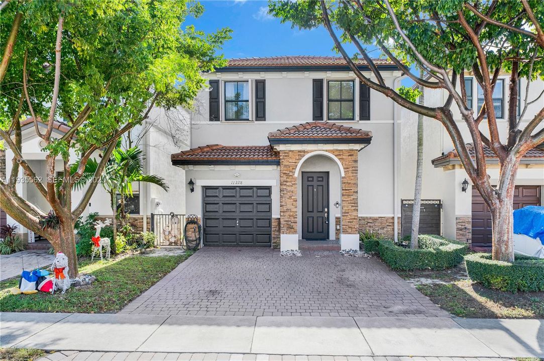 В аренду: $3,000 (3 спален, 2 ванн, 1741 Квадратных фут)