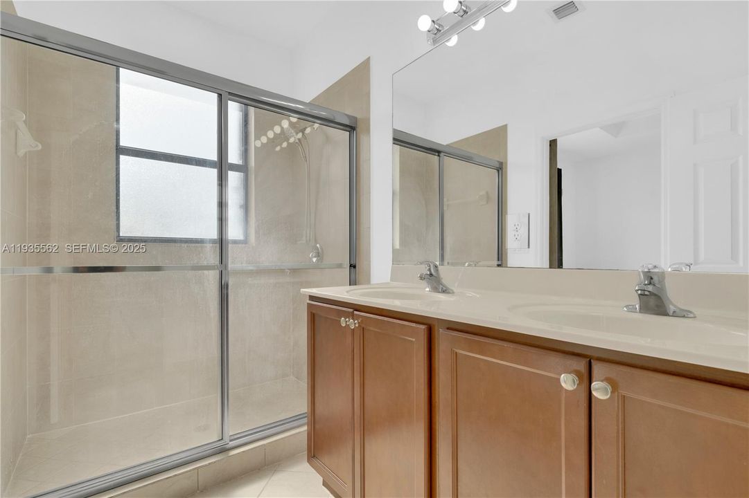 В аренду: $3,000 (3 спален, 2 ванн, 1741 Квадратных фут)