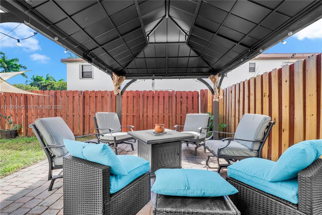 В аренду: $3,000 (3 спален, 2 ванн, 1741 Квадратных фут)