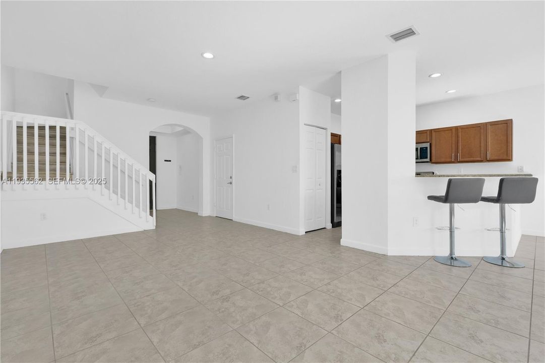 В аренду: $3,000 (3 спален, 2 ванн, 1741 Квадратных фут)