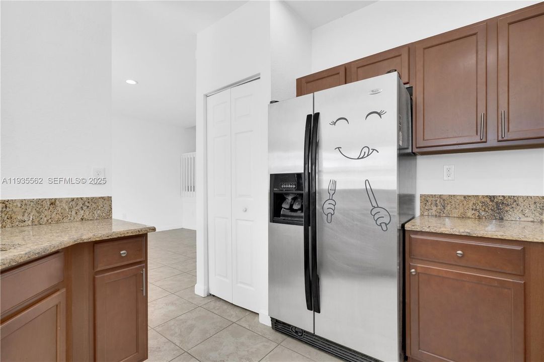 В аренду: $3,000 (3 спален, 2 ванн, 1741 Квадратных фут)