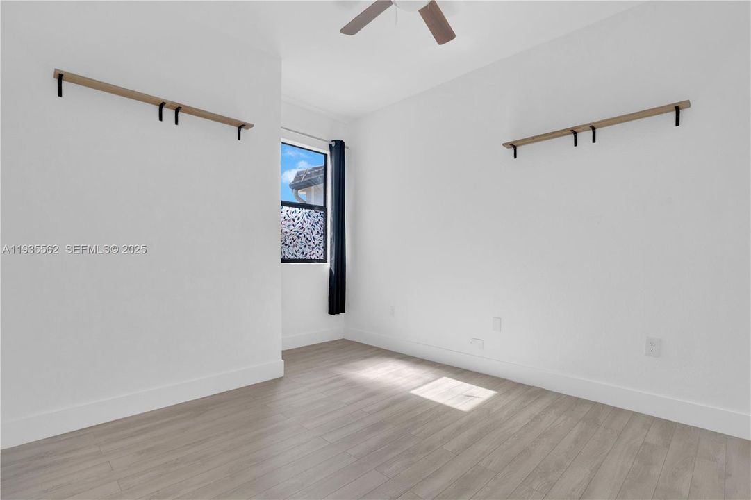 В аренду: $3,000 (3 спален, 2 ванн, 1741 Квадратных фут)