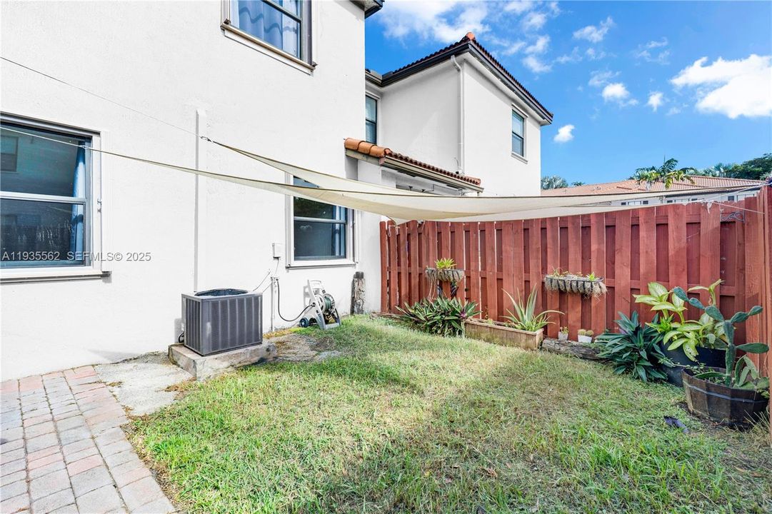 В аренду: $3,000 (3 спален, 2 ванн, 1741 Квадратных фут)